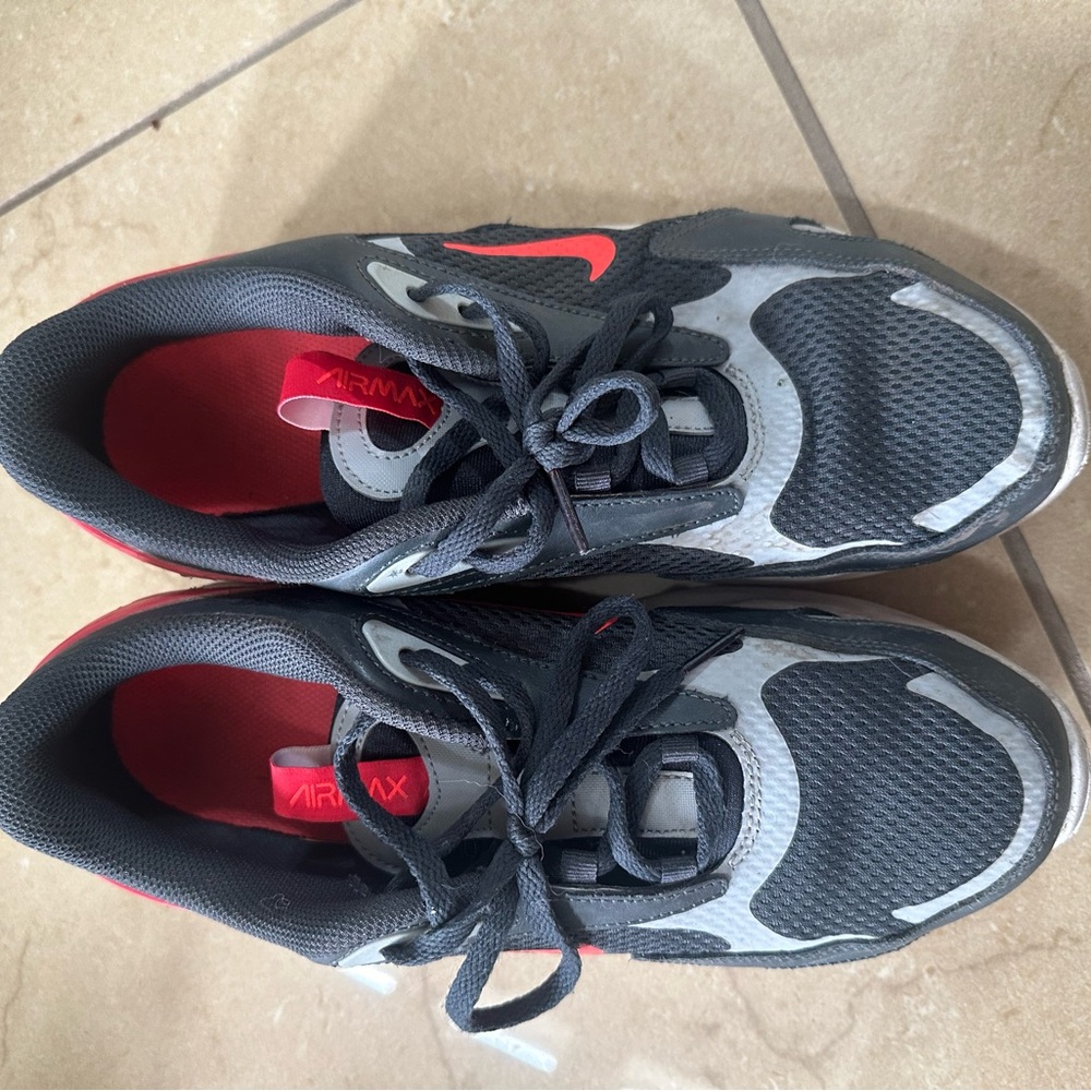 NEW Nike Black and Red Sneakers Modern Performance Design